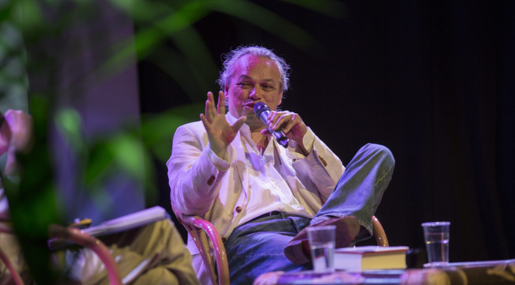 Smoke on the water. Alfred Birneys tolk van Java | Indisch Anders